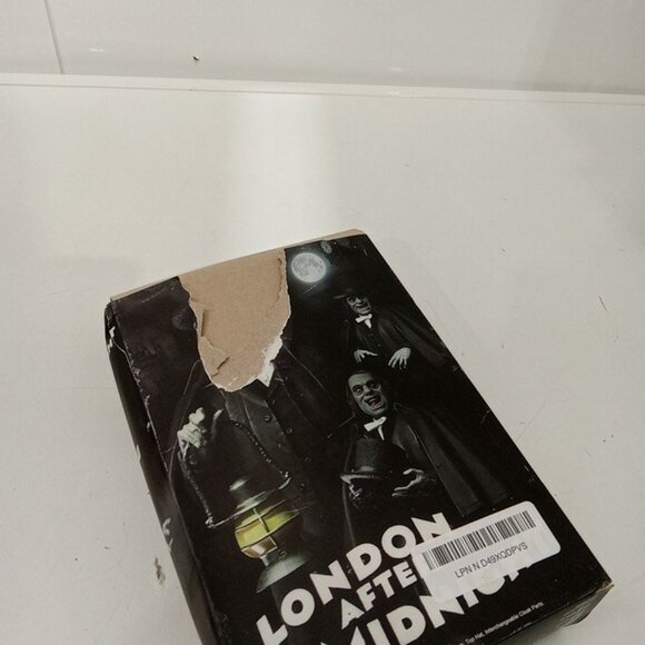 NECA - London After Midnight - Edward C. Burke 7" Ultimate Action Figure - Picture 7 of 8